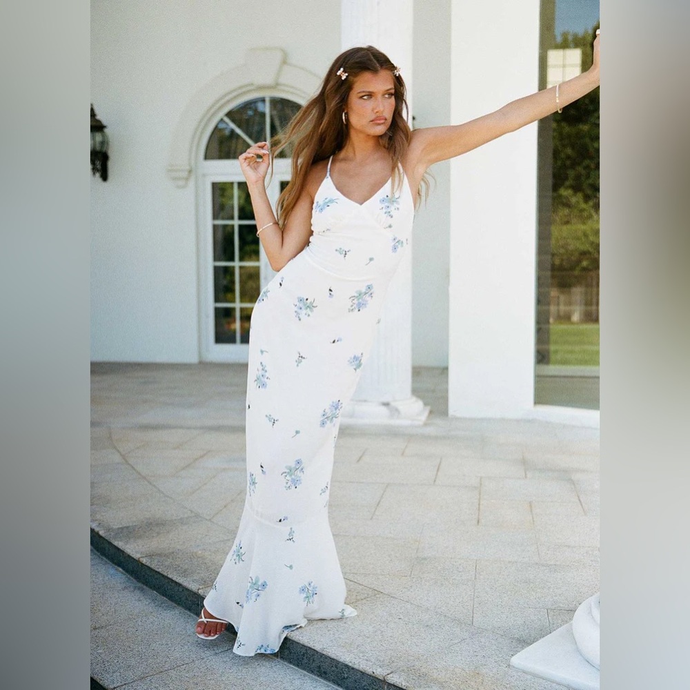 🆕 Princess Polly Sing Along Maxi Dress Trumpet Hem Delicate Floral Coquette Chic